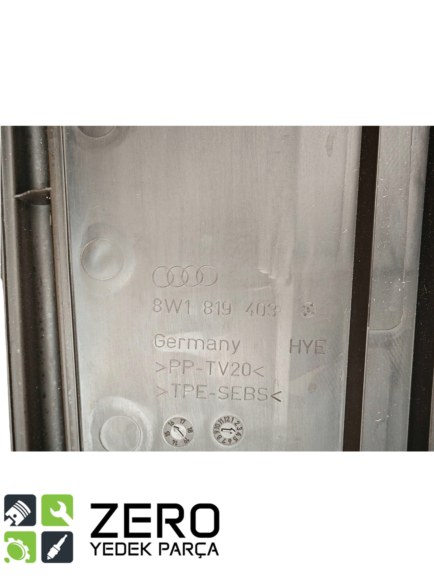 8W18194039B9 Audi A4 Ön Cam Izgarası 8