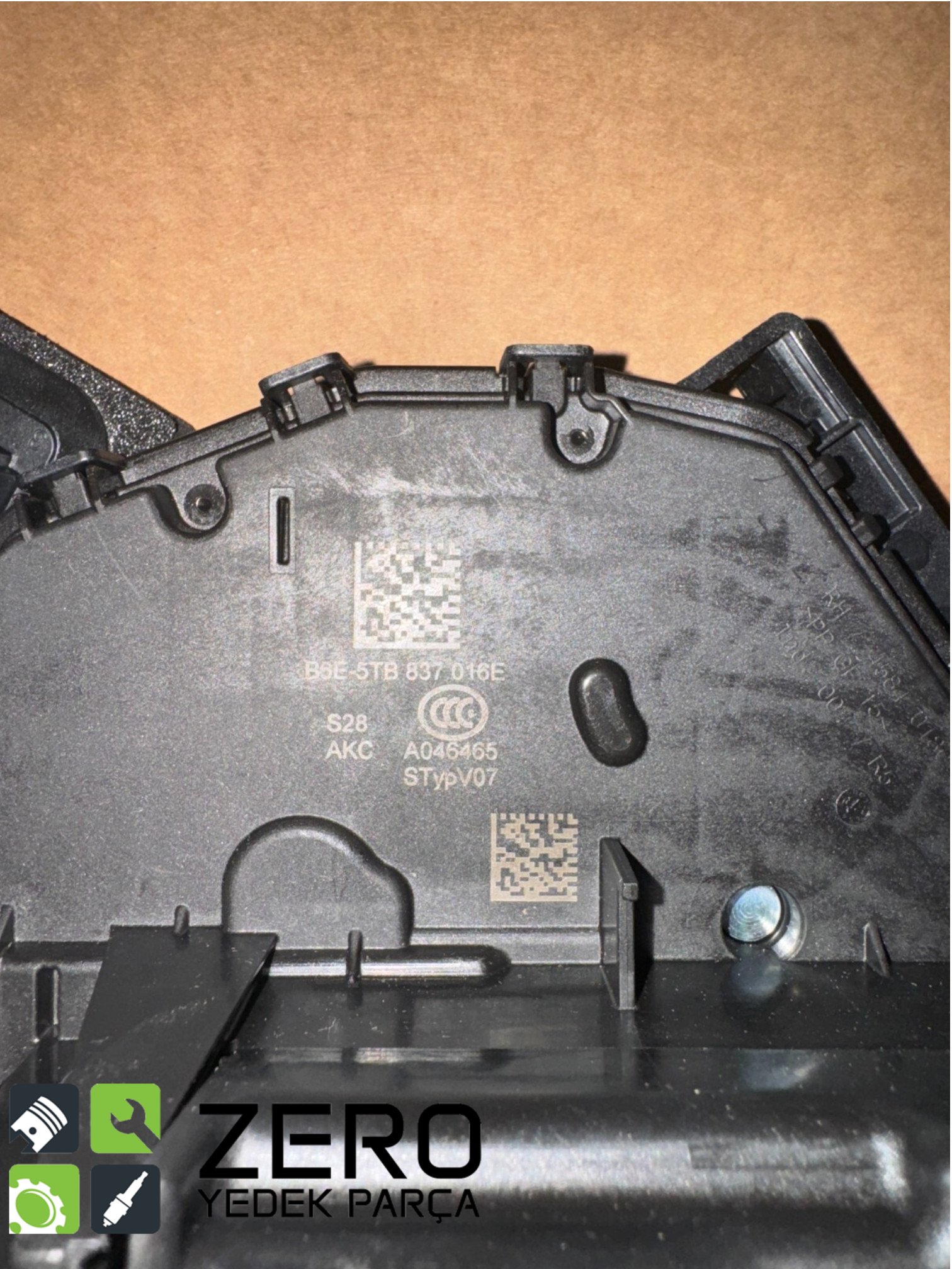5TB837016E Ön Sağ Kapı Kilidi Golf Passat A3 Leon 3