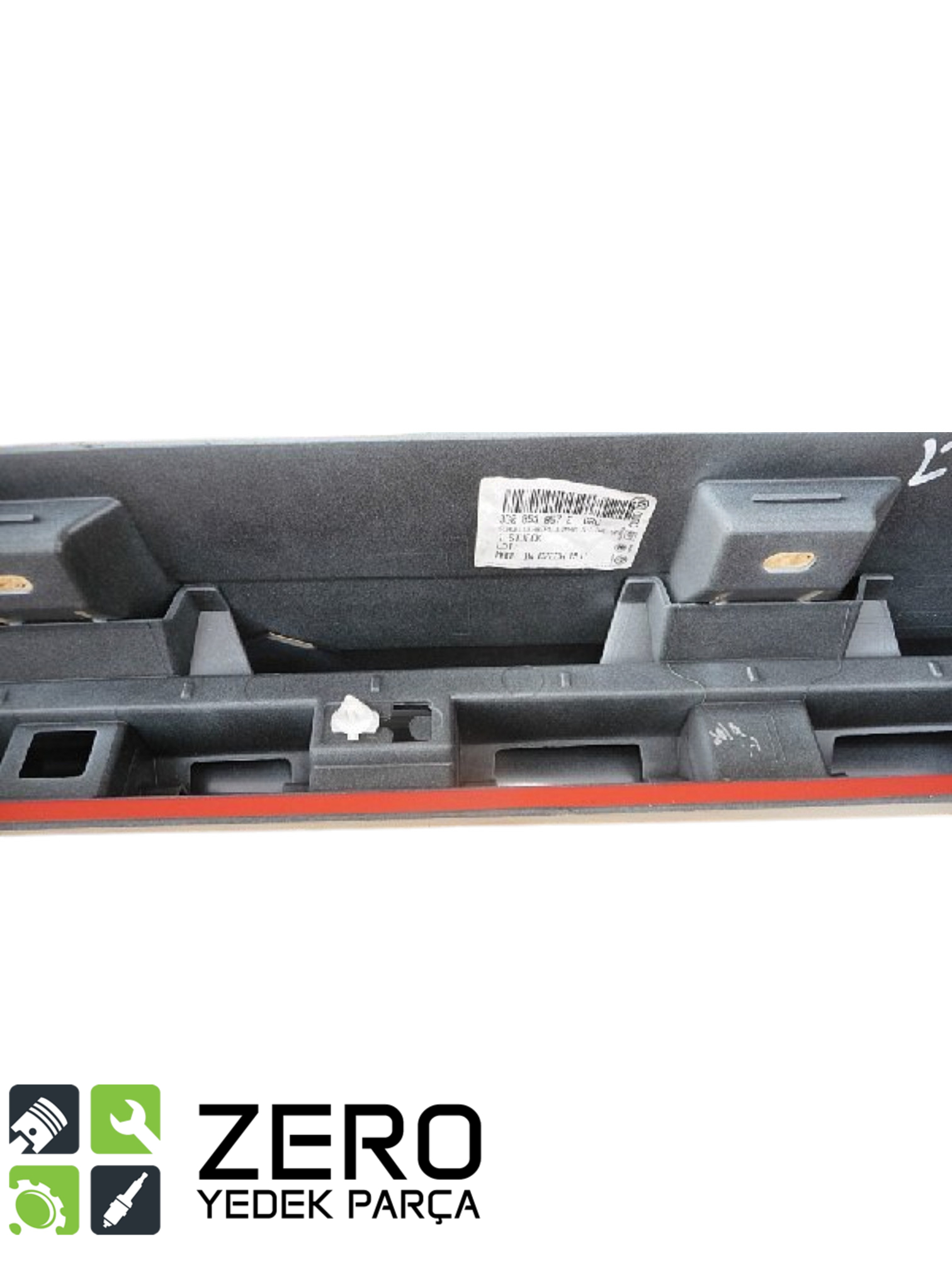 3G0853857EGRU Passat Sağ Alt Marşbiyel Kaplaması 6
